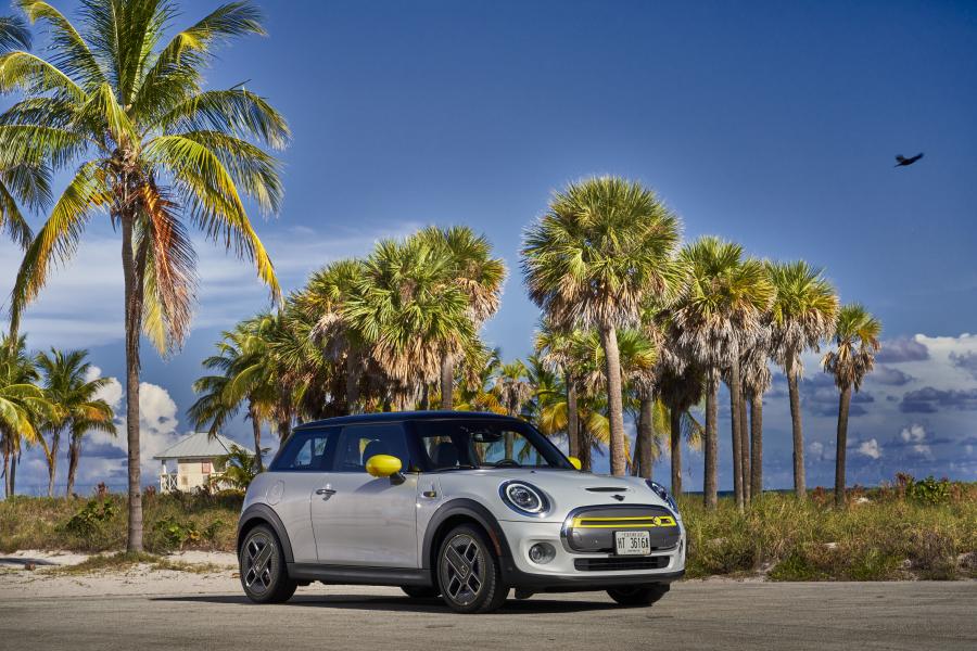  Mini Cooper SE (F56) 2020 года  (NA) (фото 1 из 342)